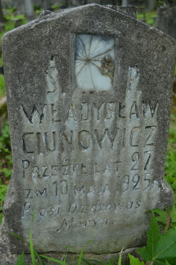 Inscription on the gravestone of Wladyslaw Ciunowicz, Rossa cemetery in Vilnius, as of 2013