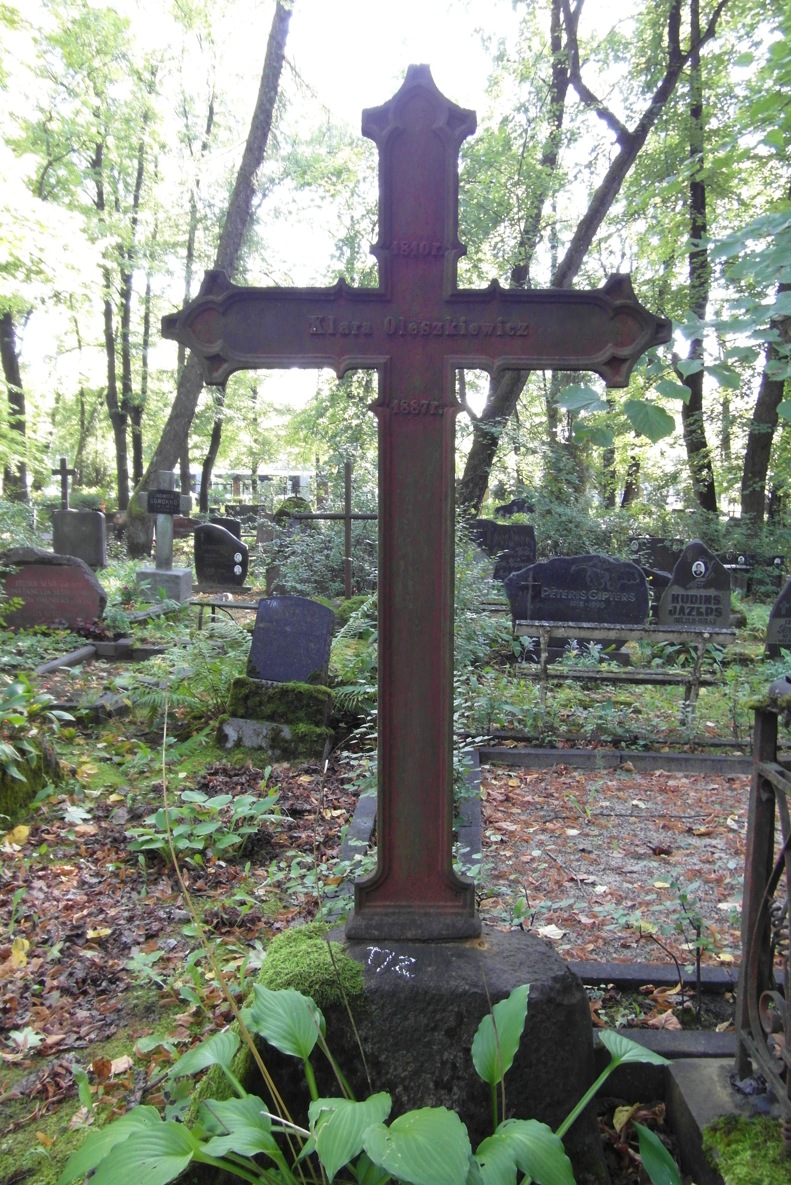 Nagrobek Klary Oleszkiewicz, cmentarz św. Michała w Rydze, stan z 2021 r.
