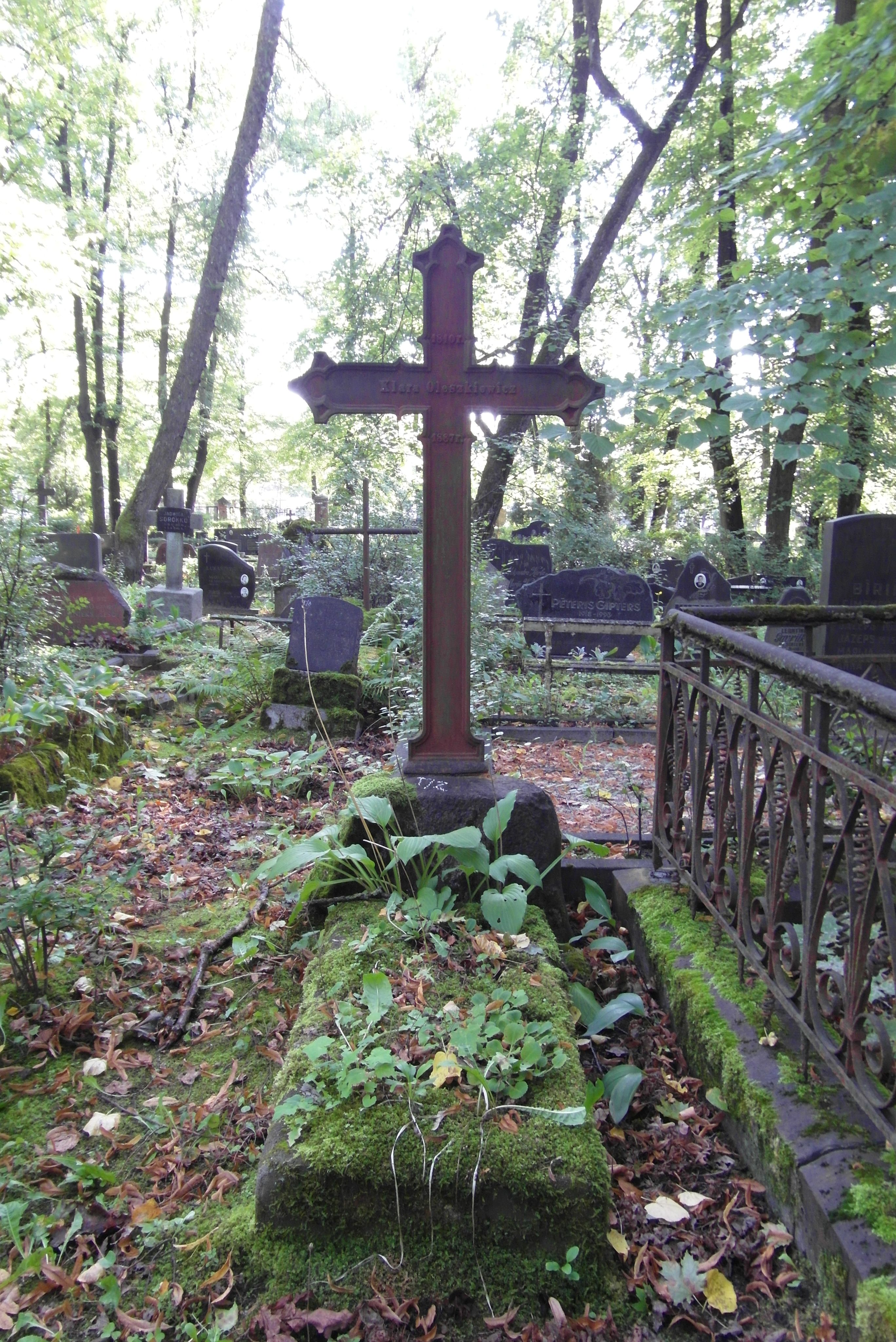 Tombstone of Klara Oleszkiewicz, St Michael's cemetery in Riga, as of 2021.