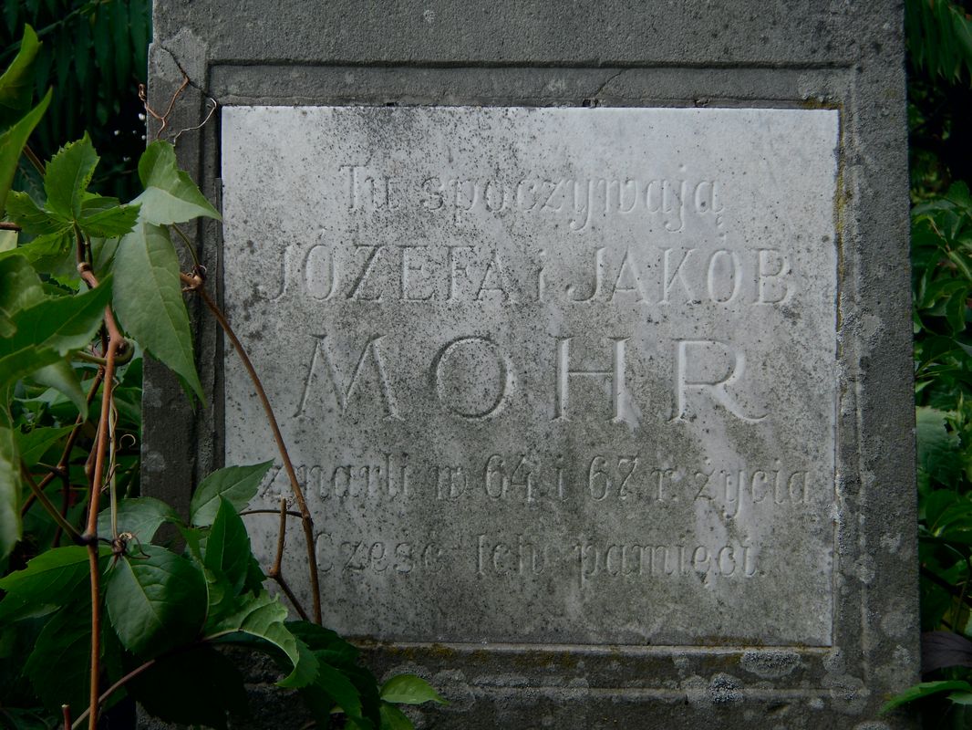 Fragment of the tombstone of Jakub and Józefa Mohr, Ternopil cemetery, as of 2016.
