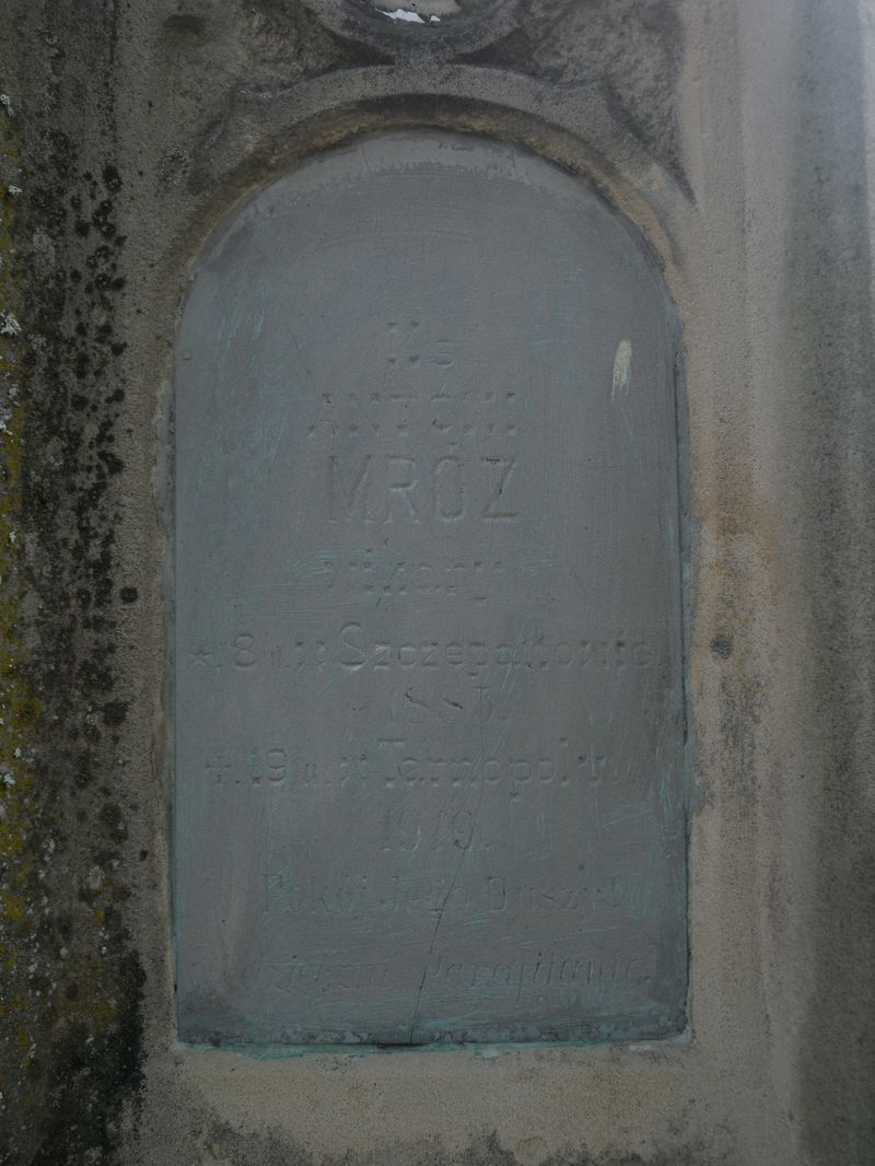 Nagrobek Antoniego Mroza, fragment z inskrypcją, cmentarz w Tarnopolu, stan przed 2016