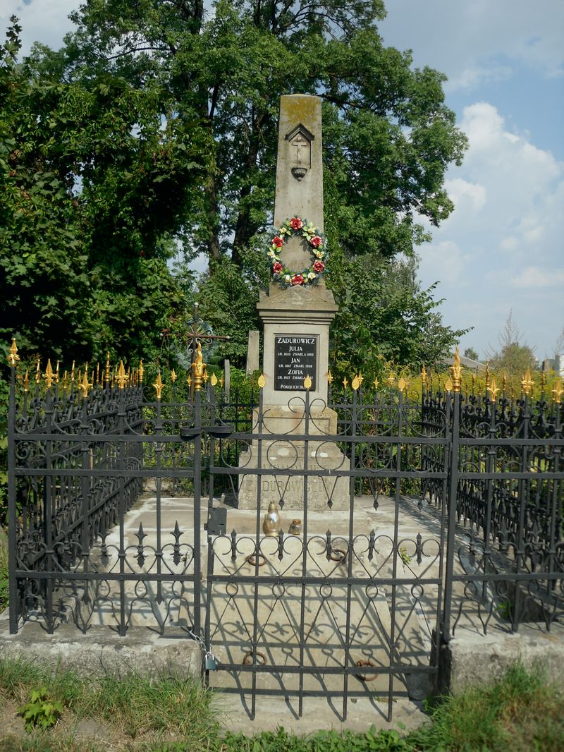 Nagrobek rodziny Zadurowiczów, cmentarz w Tarnopolu, stan z 2016 r.