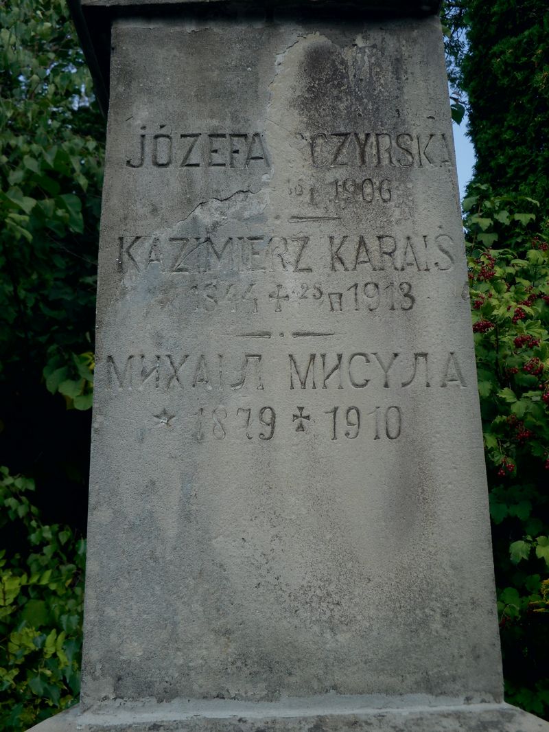 Fragment grobowca Józefy Czyrskiej, Kazimierza Karaisia i Marii Onuferko, cmentarz w Tarnopolu, stan z 2016 r.