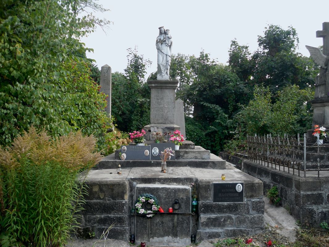Grobowiec Józefy Czyrskiej, Kazimierza Karaisia i Marii Onuferko, cmentarz w Tarnopolu, stan z 2016 r.
