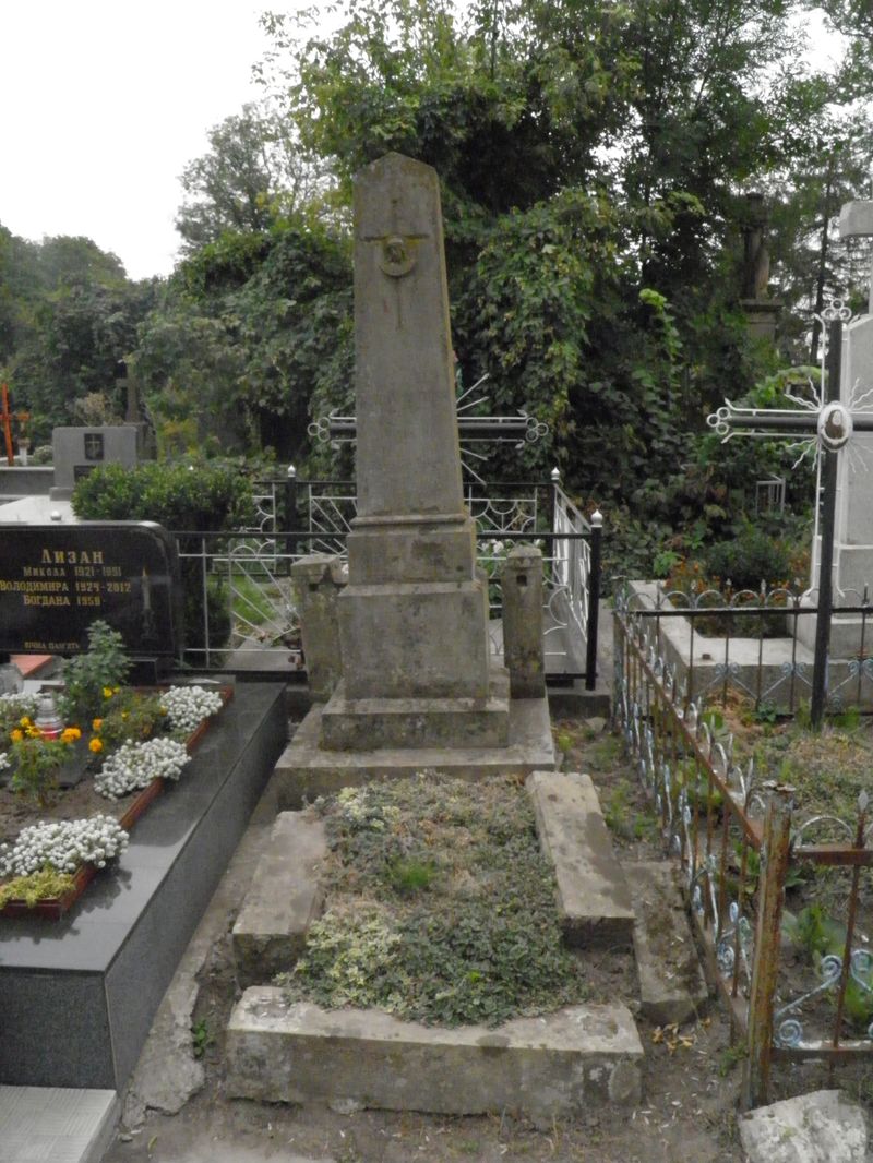 Tombstone of Wilhelmina Dmytrova, Ternopil cemetery, pre-2016 state