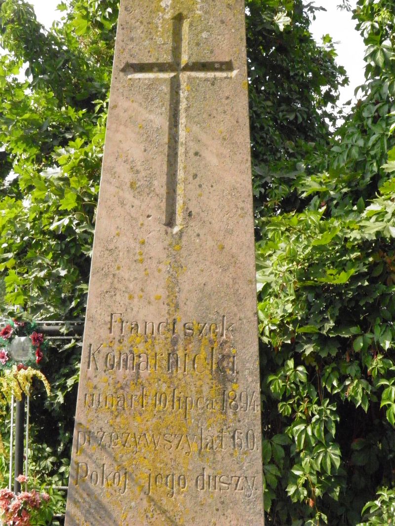 Fragment of the tombstone of Franciszek Komarnicki, Ternopil cemetery, as of 2016.