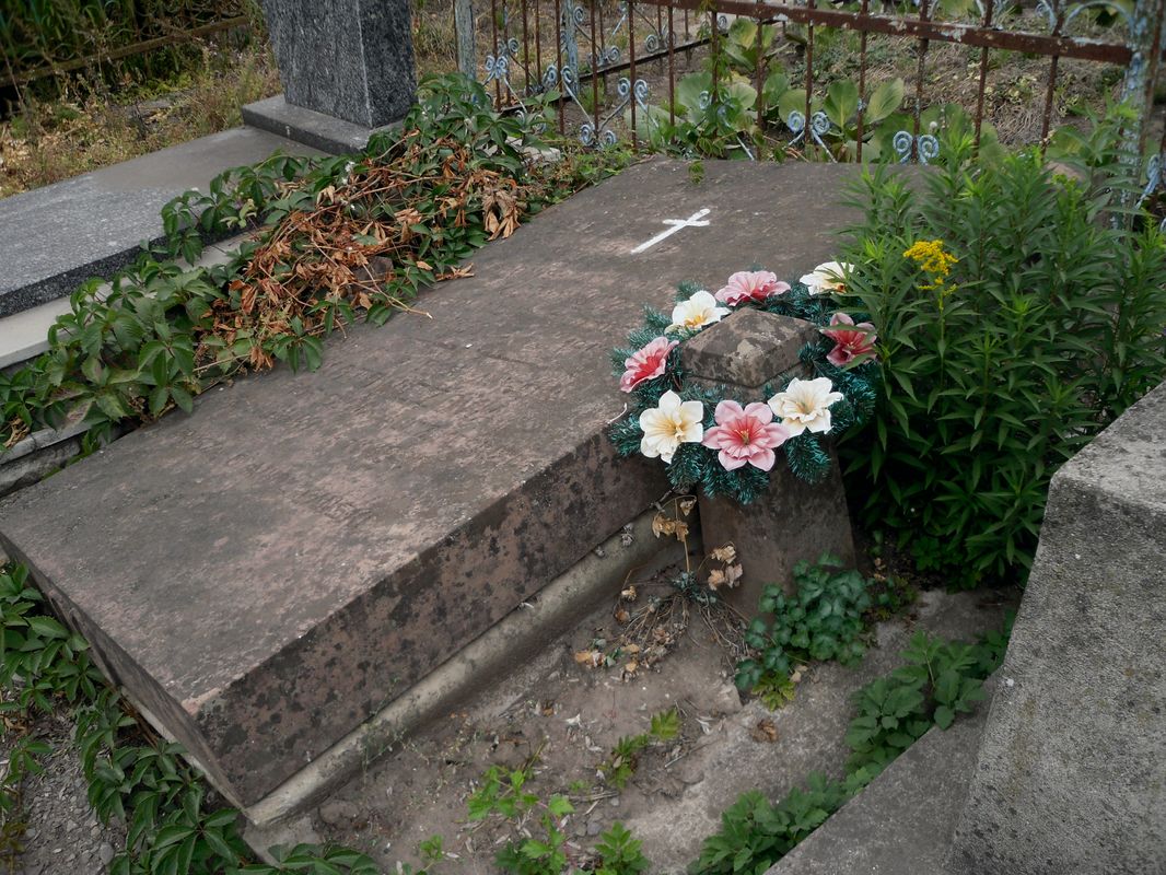 Tombstone of Paulina and Bronislaw Kotowicz, Ternopil cemetery, pre-2016 state