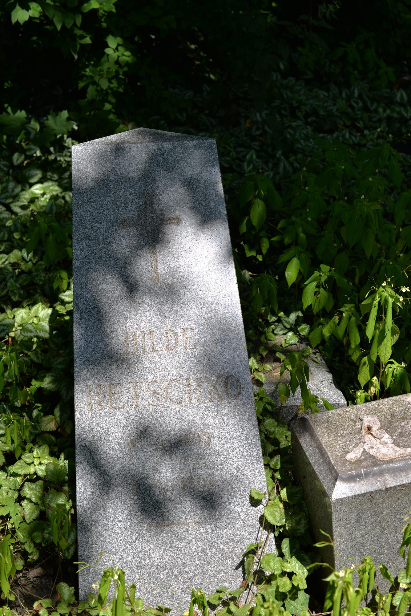 Fotografia przedstawiająca Gravestone of Hilde Hetschko