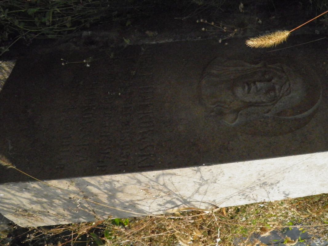 Tombstone of Anna, Zofia, Boleslaw and Jozef Halkowski, finial, Ternopil cemetery, condition before 2016