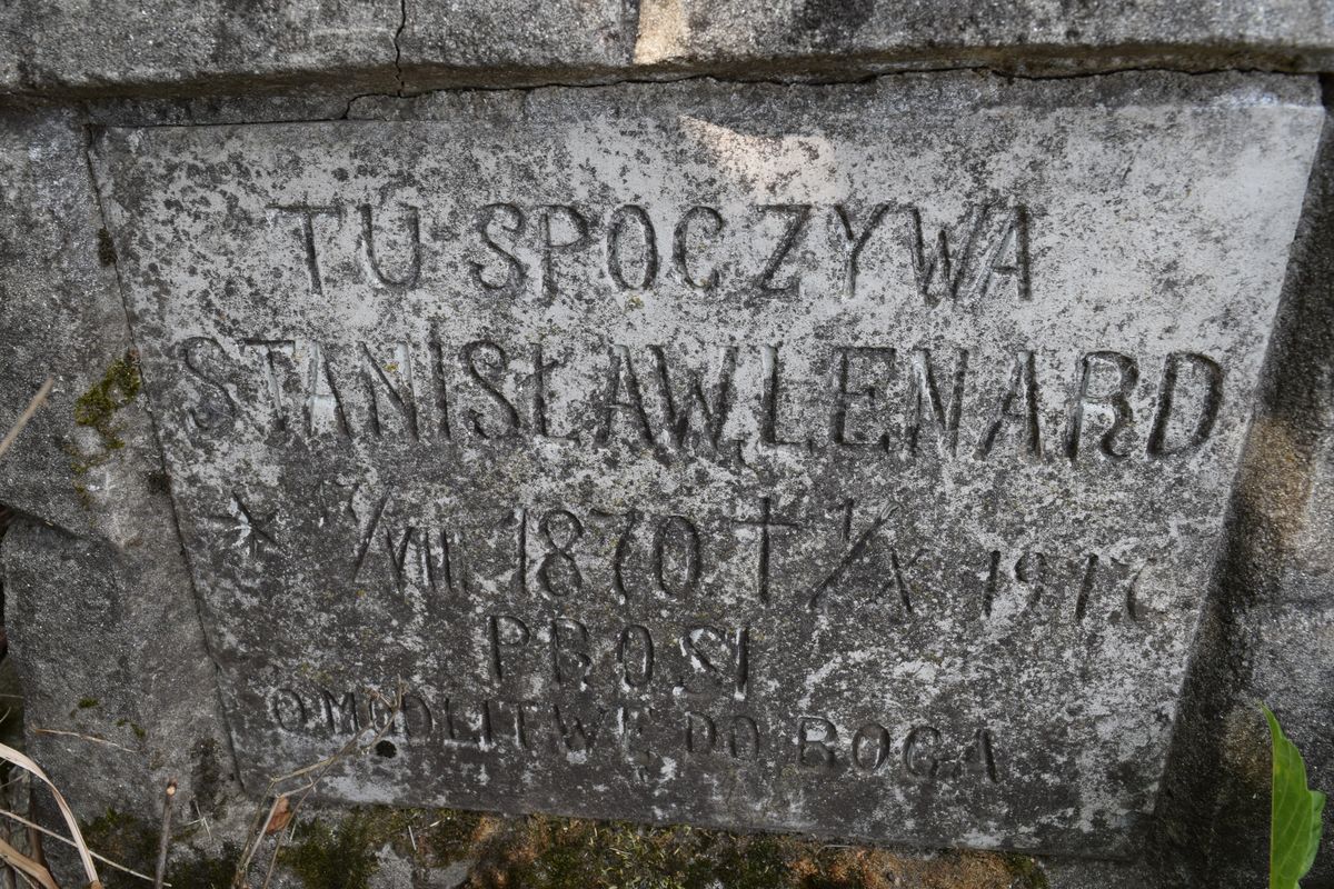 Tombstone of Stanislaw Lenard, fragment with inscription, Ternopil cemetery, pre-2016 condition