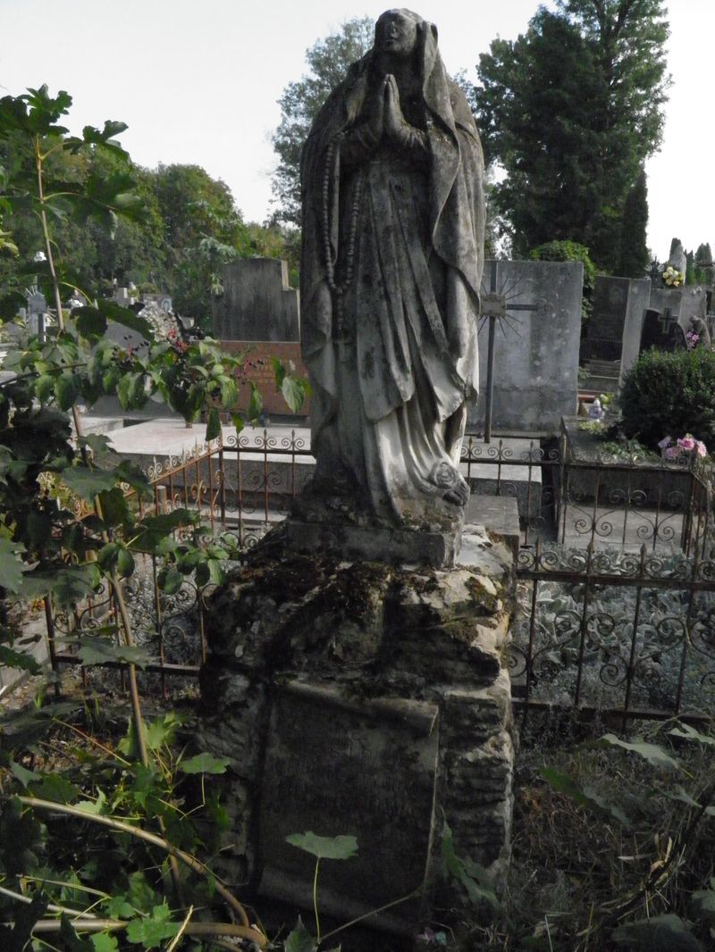 Tombstone of Antonina Hübnerova, Ternopil cemetery, pre-2016 state