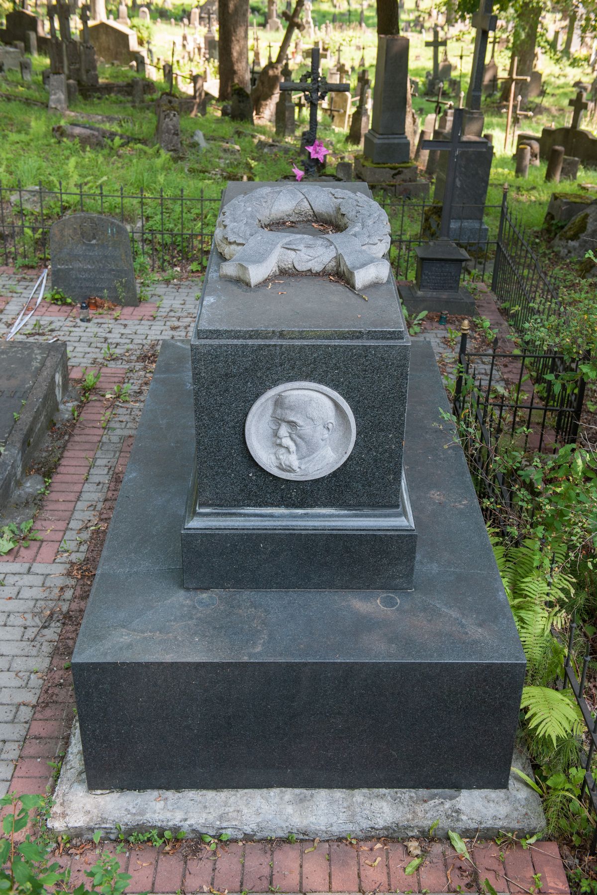 Nagrobek Tadeusza Wróblewskiego, cmentarz na Rossie w Wilnie, stan na 2016 r.