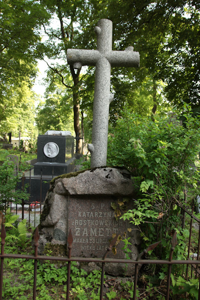 Nagrobek Katarzyny Żamett, cmentarz na Rossie w Wilnie, stan na 2013 r.