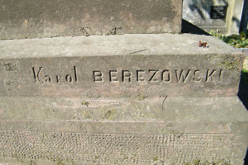 Sygnatura twórcy na nagrobku Władysławy Dniestrzańskiej, cmentarz w Tarnopolu, stan z 2016