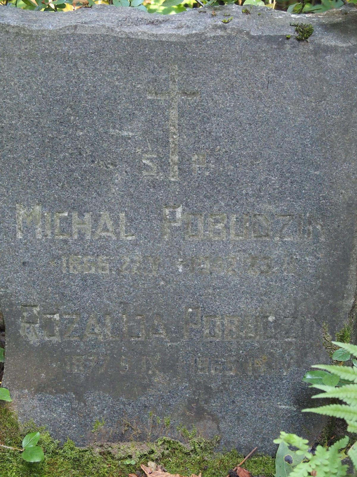 Napis z nagrobka Michała Pobudzin i Rozalii Pobudzin, cmentarz św. Michała w Rydze, stan z 2021 r.