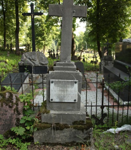 Nagrobek Felicji Czernichowskiej, cmentarz na Rossie w Wilnie, stan na 2013 r.