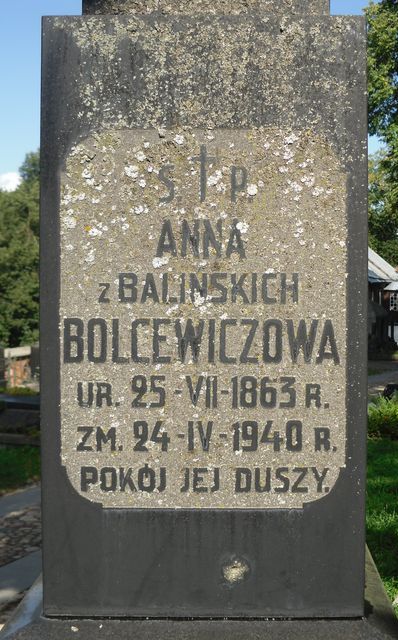 Fragment grobowca Anny, Karola i Marii Bolcewicz z cmentarza na Rossie w Wilnie, stan z 2013 r.