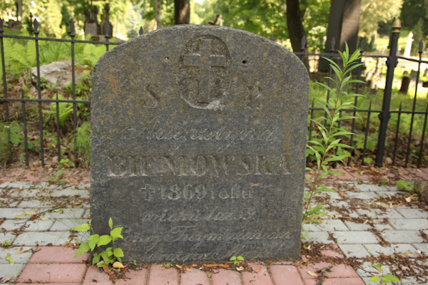 Nagrobek Augustyny Bieniowskiej, cmentarz na Rossie w Wilnie, stan na 2014 r.