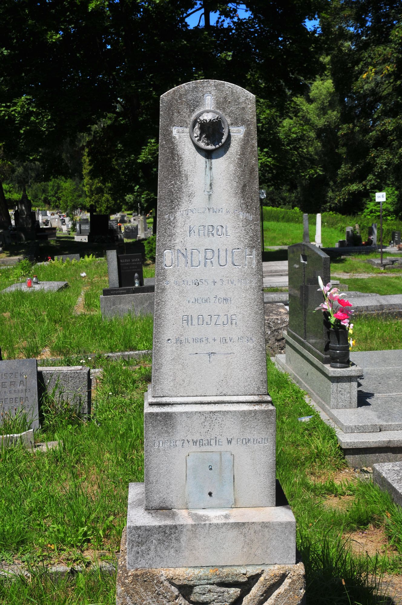 Tombstone of Karel and Aloysia Ondruch, Karviná Důl cemetery, state 2022