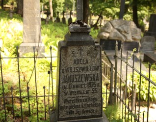 Nagrobek Adeli Januszewskiej, cmentarz na Rossie w Wilnie, stan na 2013 r.