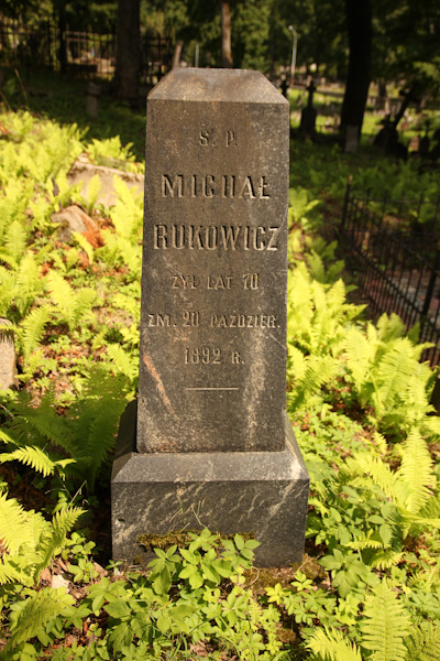 Tombstone of Michael, Izabella and Anastasia Rukovich, Ross Cemetery in Vilnius, as of 2013.