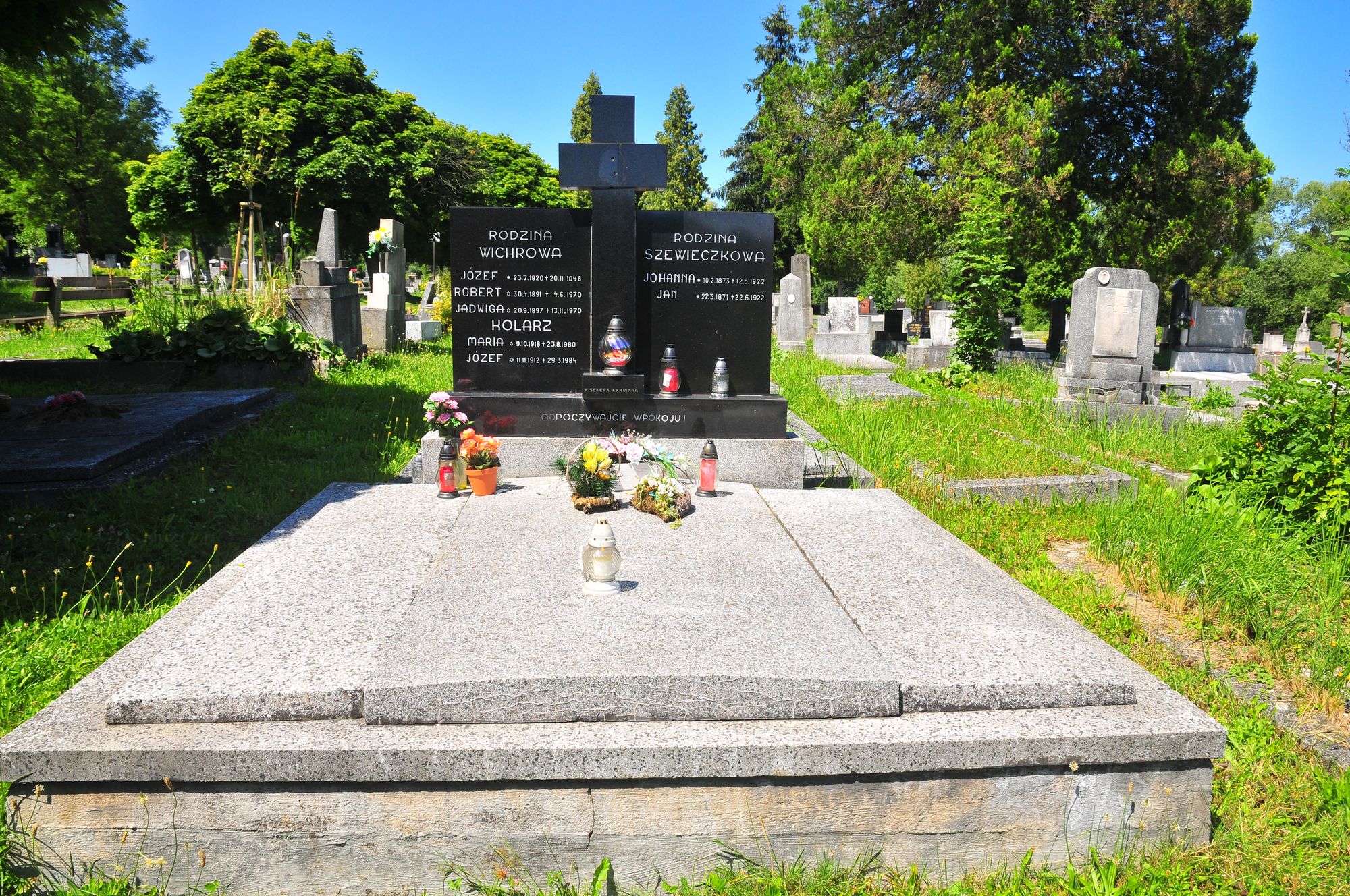 Tombstone of the Wichrowa family, Josef and Maria Kolarz, Jan and Johanna Szewieczek, cemetery in Karviná Doły, state 2022