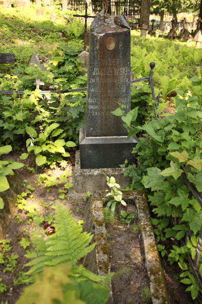 Nagrobek rodziny Janczewskich, cmentarz na Rossie w Wilnie, stan na 2013 r.