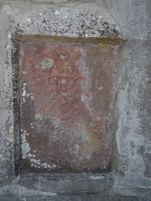 Inskrypcja na grobowcu Kazimiery, Marii i Zygmunta Tureckich, cmentarz w Tarnopolu, stan z 2016