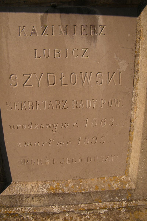 Inskrypcja na grobowcu Ludwika Patkiewicza, Czesława Sawickiego, Ferdynanda, Kazimierza i Wirginii Szydłowskich, cmentarz w Tarnopolu, stan z 2016