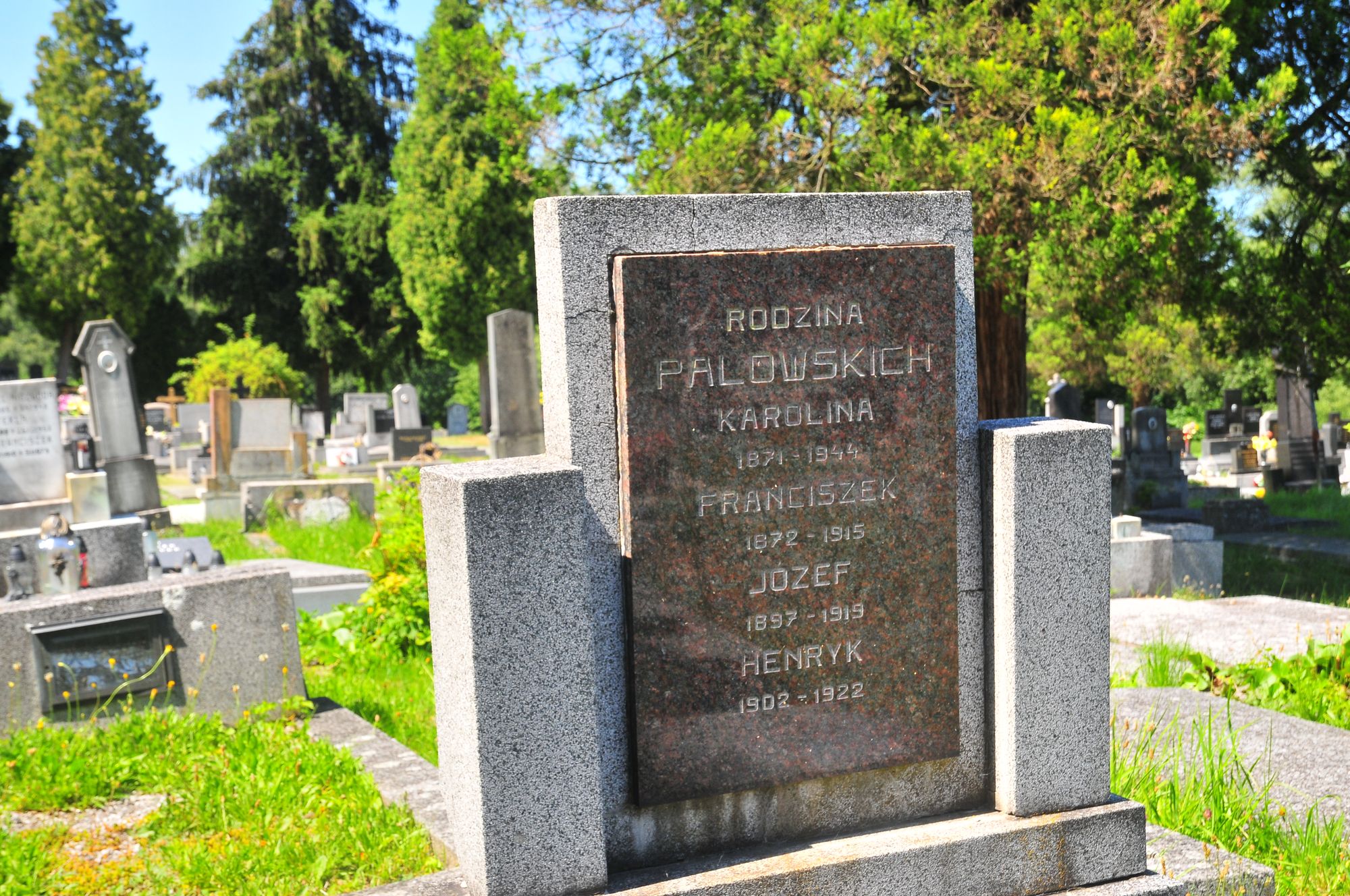 Tombstone of the Palowski family, cemetery in Karviná Doły, state 2022