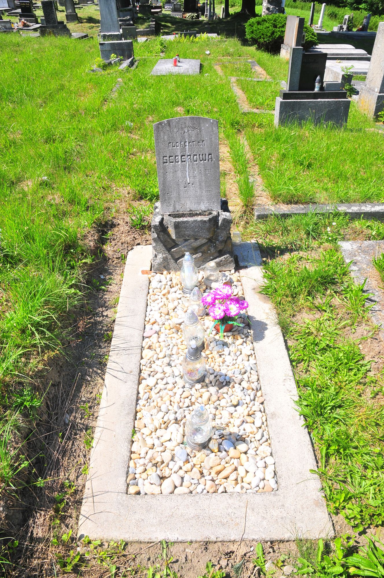 Tombstone of Jan and Florentyna Seber, cemetery in Karviná Doły, state 2022