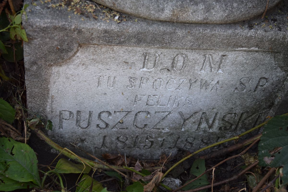 Inscription on the pedestal of the tombstone of Feliks Puszyński, Ternopil cemetery, as of 2016