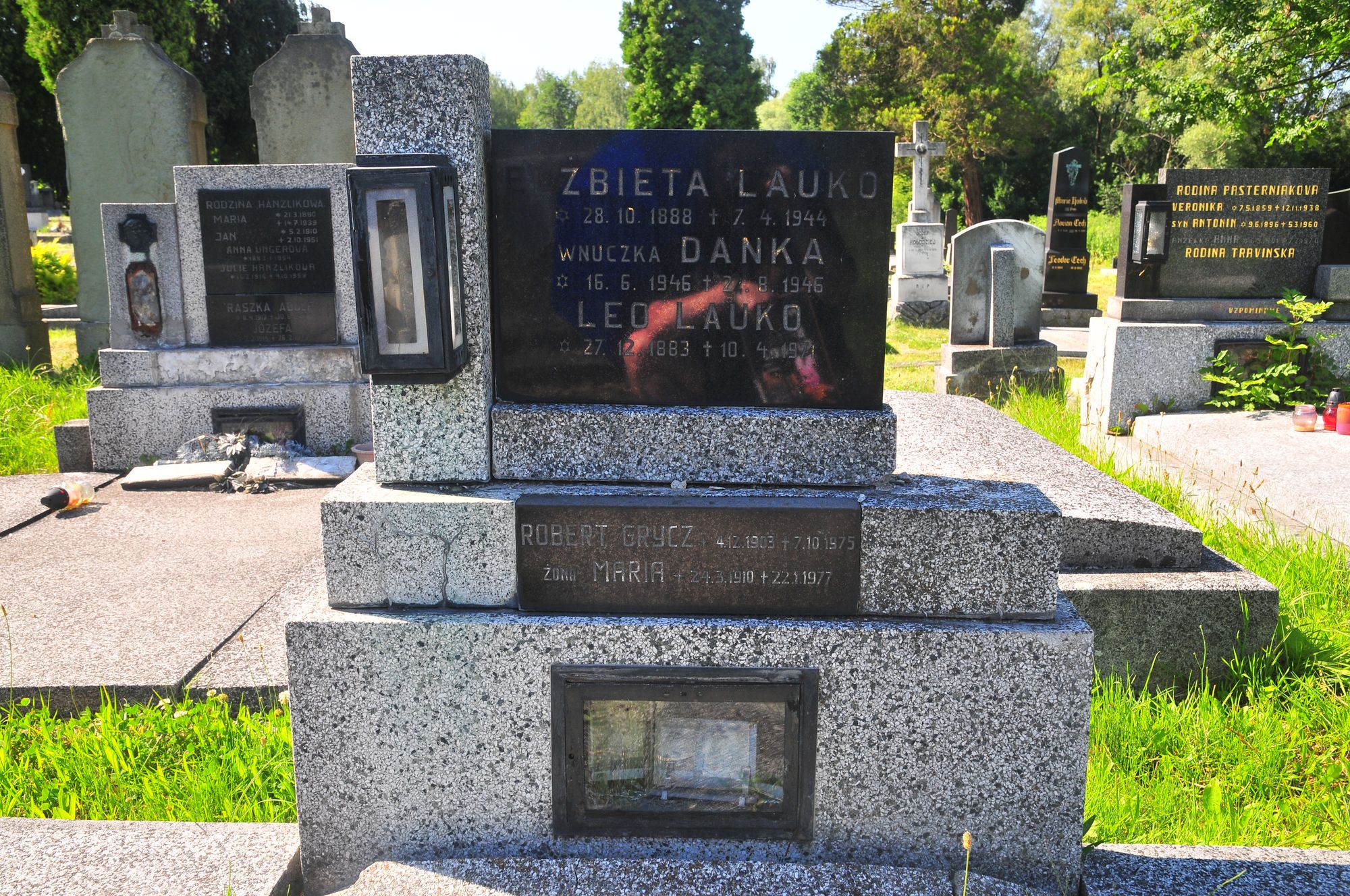 Tombstone of the Lauko family, Maria and Robert Gracz, Karviná Doly cemetery, state 2022