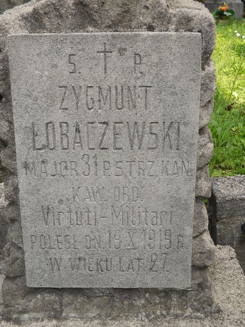 Fragment nagrobka Zygmunta Łobaczewskiego z cmentarza na Rossie w Wilnie, stan z 2013 r.
