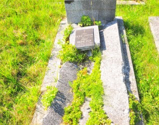 Nagrobek Anny i Józefa Bonczek, cmentarz w Karwinie Dołach, stan 2022