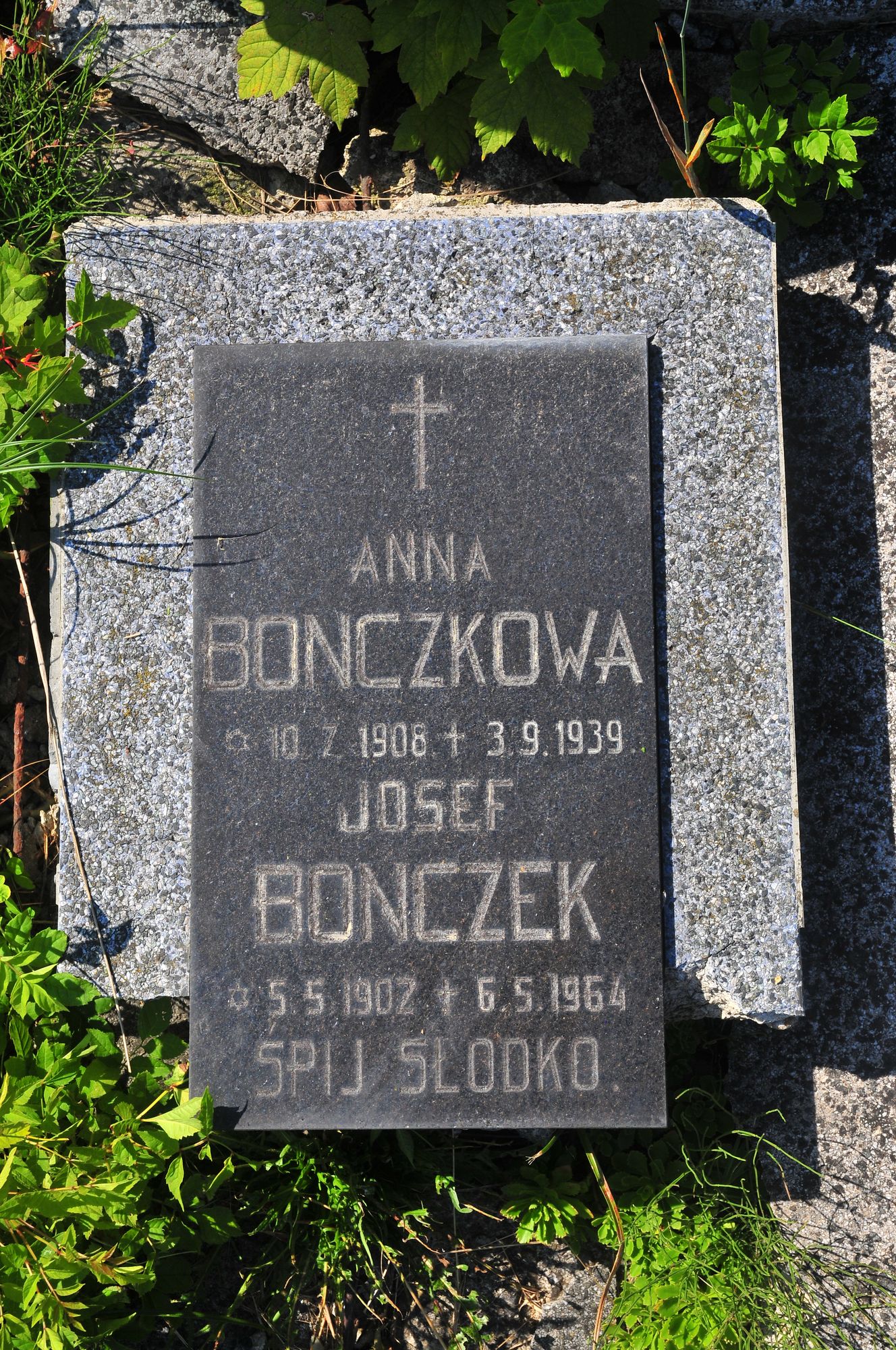 Tombstone of Anna and Josef Bonczek, Karviná Doły cemetery, state 2022