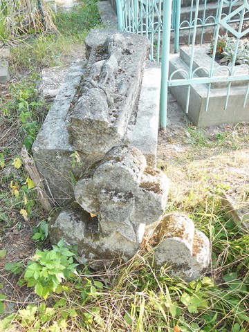 Fragment nagrobka Marii Lotowicz, cmentarz w Tarnopolu, stan z 2016 roku