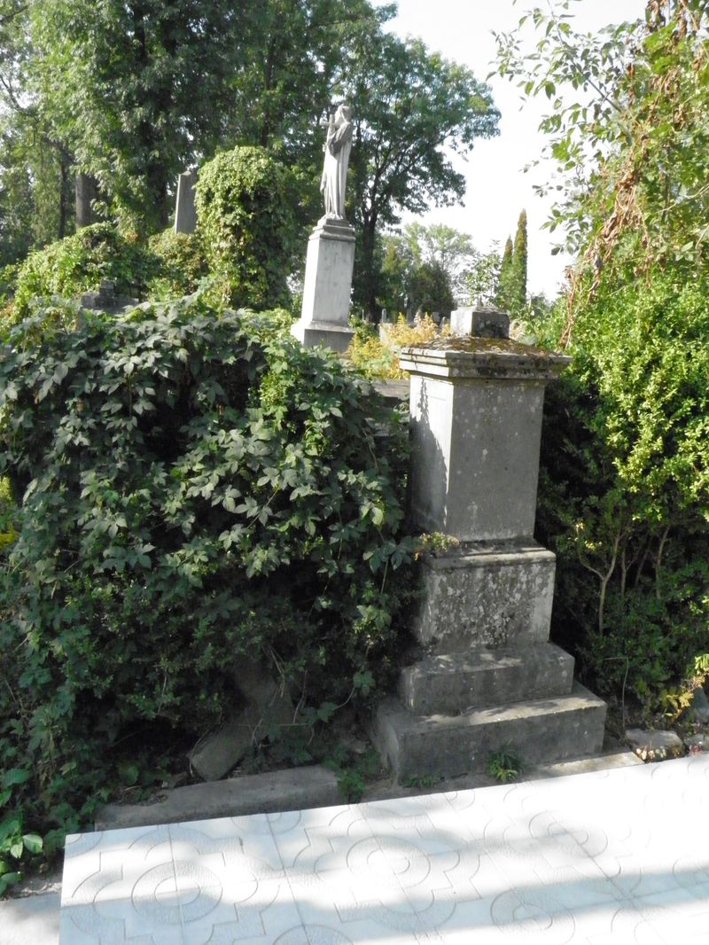 Tombstone of Teofila Lencewicz, Ternopil cemetery, as of 2016.