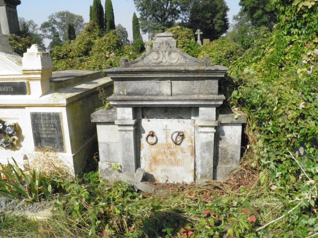 Grobowiec Marii Jasińskiej oraz Adolfa i Alojzego Saturskich, cmentarz w Tarnopolu, stan z 2016 r.