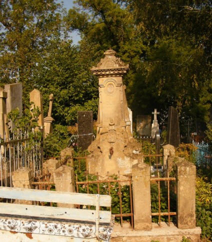 Nagrobek Katarzyny Kurasiewicz i Adama Wolskiego, cmentarz w Tarnopolu, stan z 2016 r.