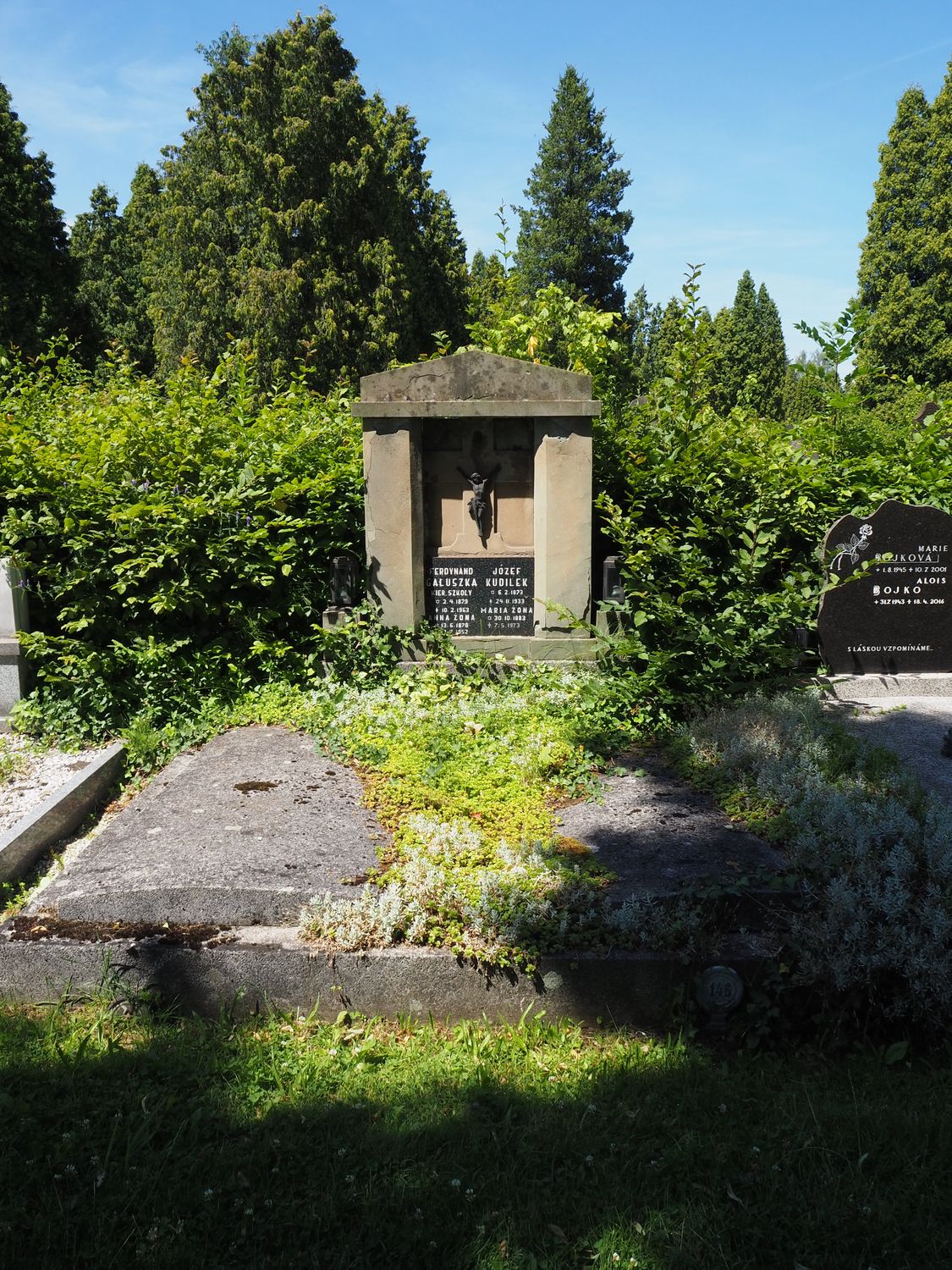 Nagrobek Anny i Ferdynanda Gałuszka oraz Józefa i Marii Kudilek, cmentarz w Czeskim Cieszynie, stan z 2022 r.