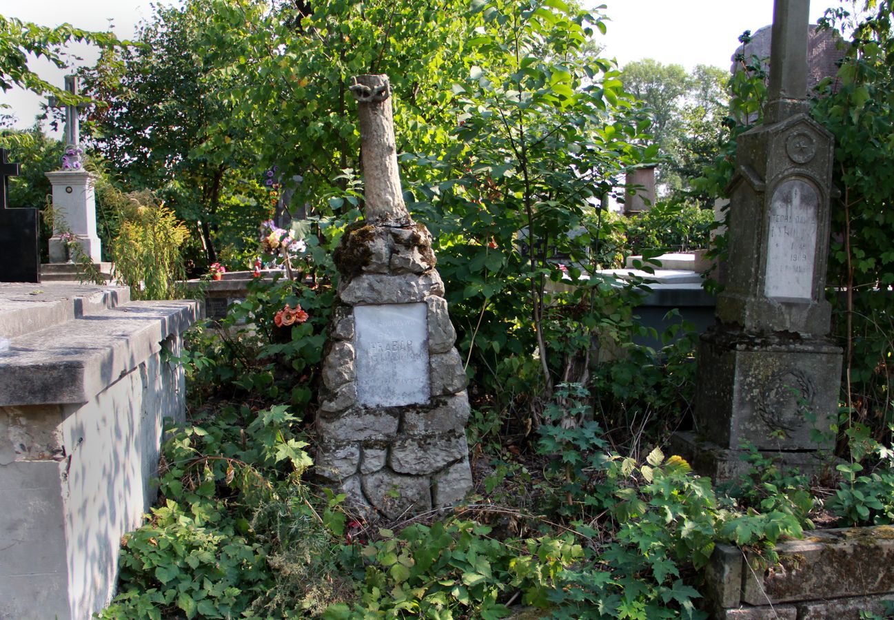 Tombstone of Béla Hrabár, Ternopil cemetery, as of 2016