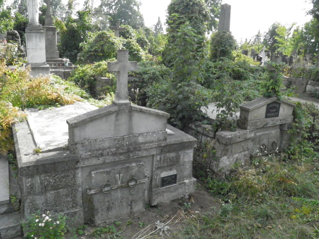 Tomb of Katarzyna Slotwinska and Andrzej and Jan Lasocki, Ternopil cemetery, as of 2016