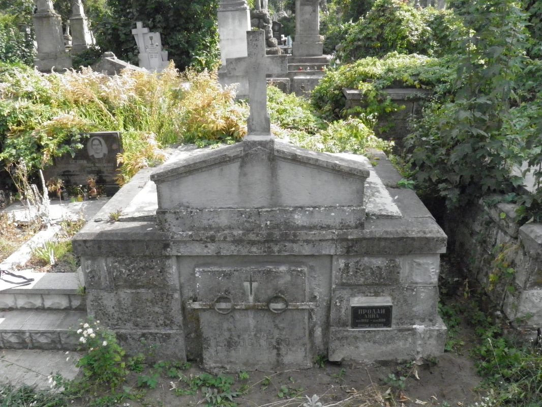 Grobowiec Katarzyny Słotwińskiej oraz Andrzeja i Jana Lasockich, cmentarz w Tarnopolu, stan z 2016 r
