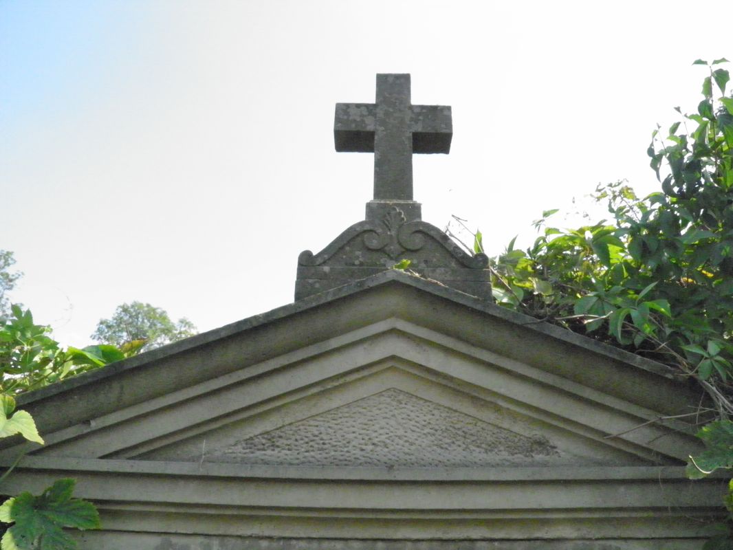 Fragment of the tomb of Maria Lehmann and Anna and Antoni Urb, Ternopil cemetery, as of 2016.