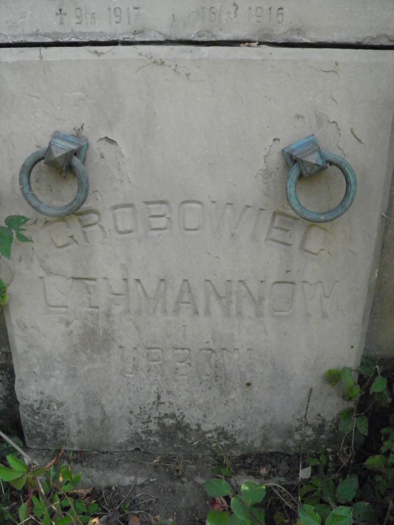 Fragment grobowca Marii Lehmann oraz Anny i Antoniego Urbów, cmentarz w Tarnopolu, stan z 2016 r.