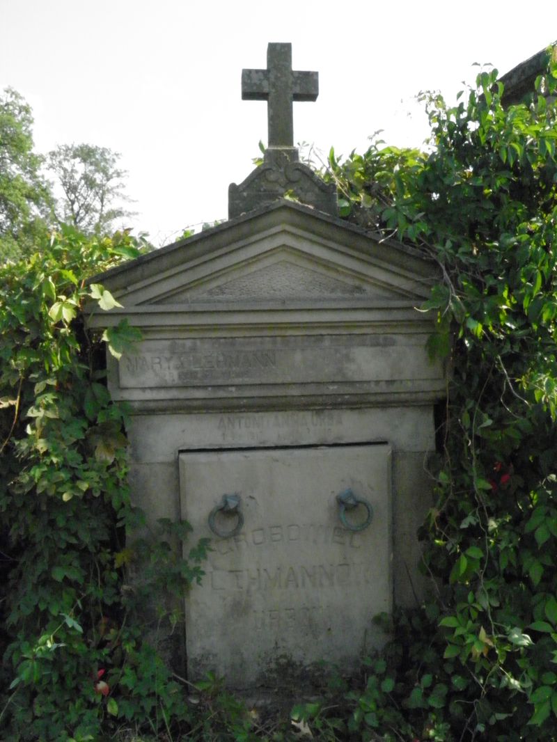Grobowiec Marii Lehmann oraz Anny i Antoniego Urbów, cmentarz w Tarnopolu, stan z 2016 r.