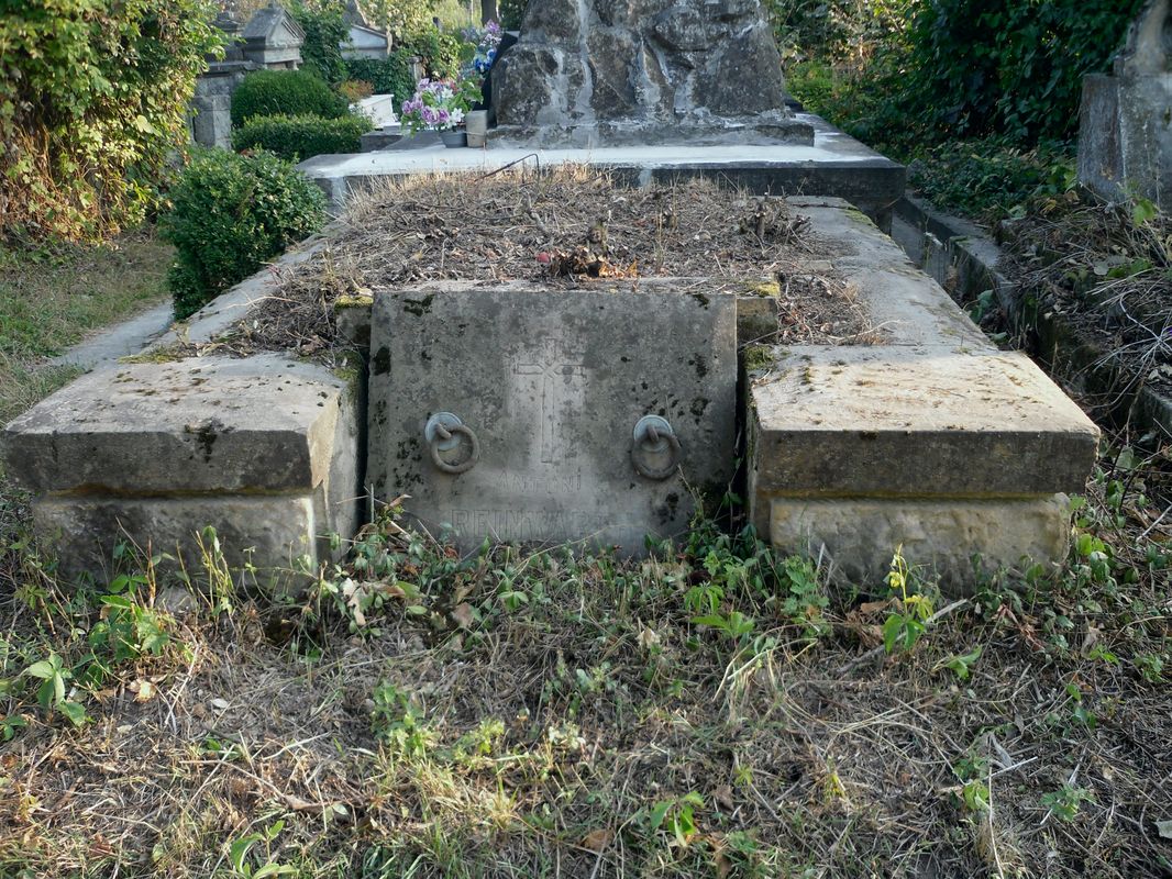 Grobowiec Antoniego Reinwartha,  cmentarz w Tarnopolu, stan z 2016 r.