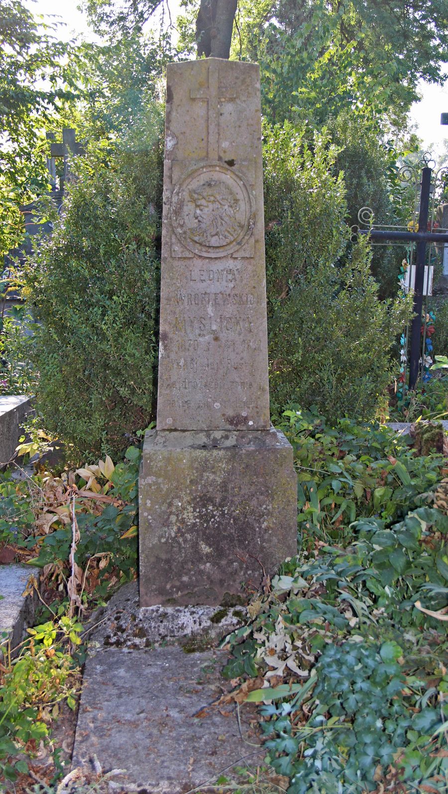 Tombstone of Leonia Myslicka, Ternopil cemetery, state of 2016