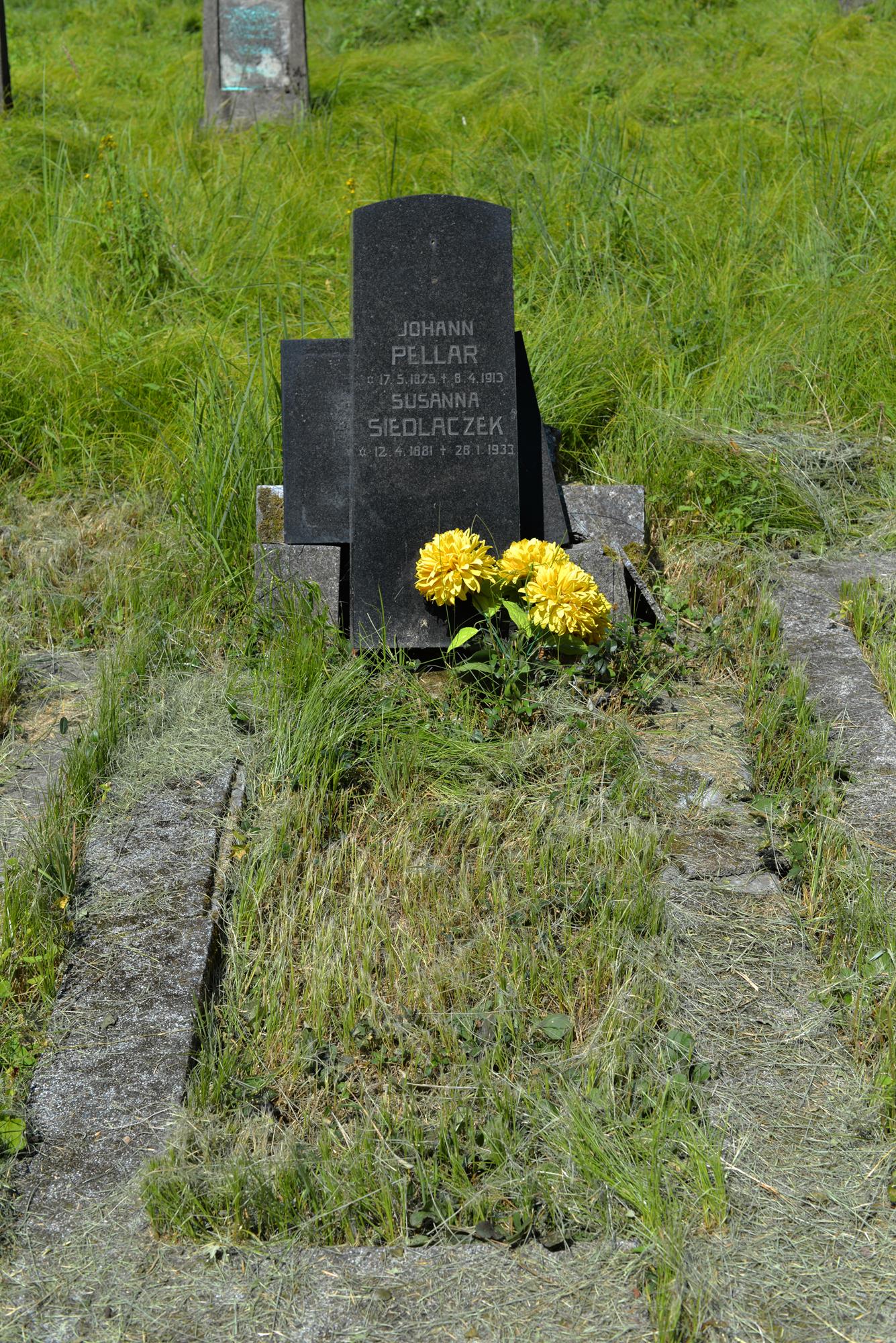 Fotografia przedstawiająca Tombstone of Johann Pellar and Susanna Siedlaczek